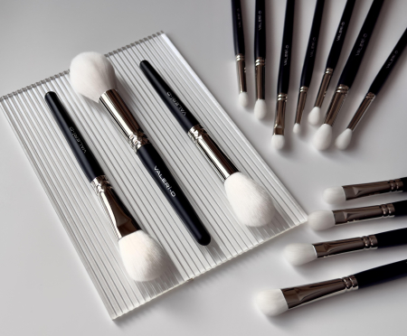 NK126 Кисть из нанококса "лепесток" для консилера